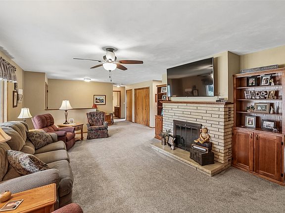 5th image of 403 4th St E