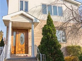 2043 147th St, Whitestone, NY 11357