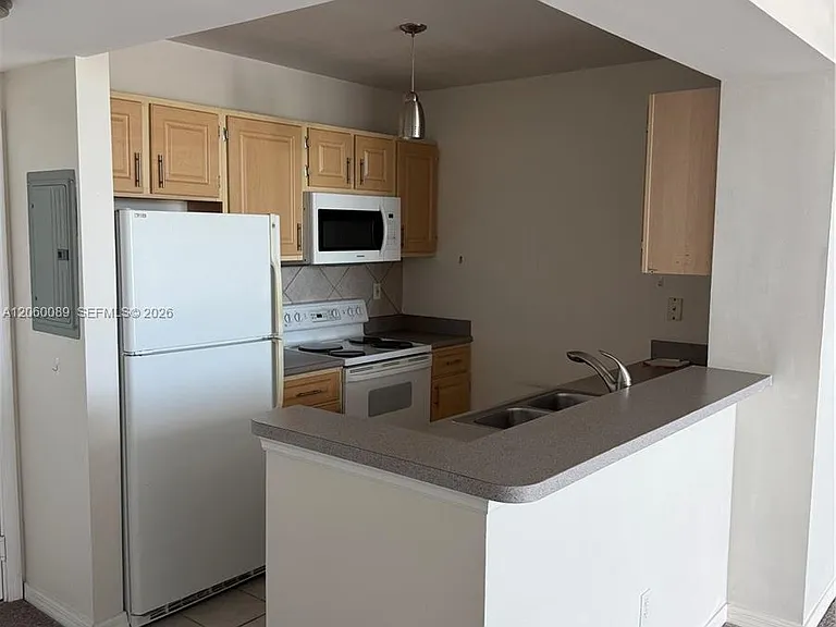 2665 SW 37th Ave #813 — Photo 6