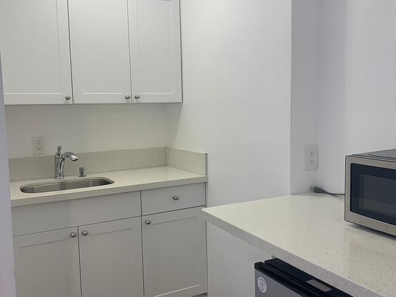 3rd image of 426 Pau St #12