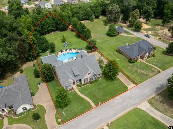 523 Southcreek Dr, Chandler, TX 75758