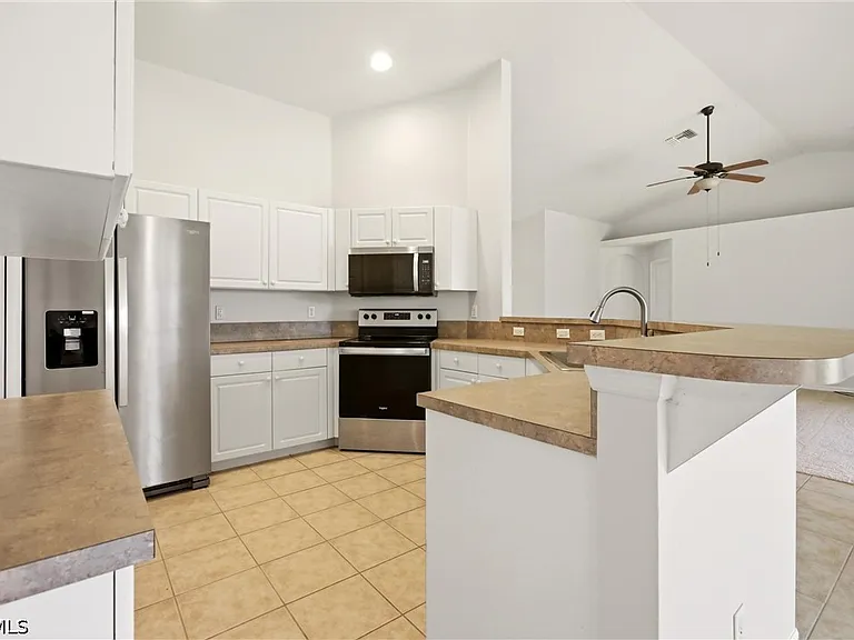 2600 SW 1st St — Photo 8