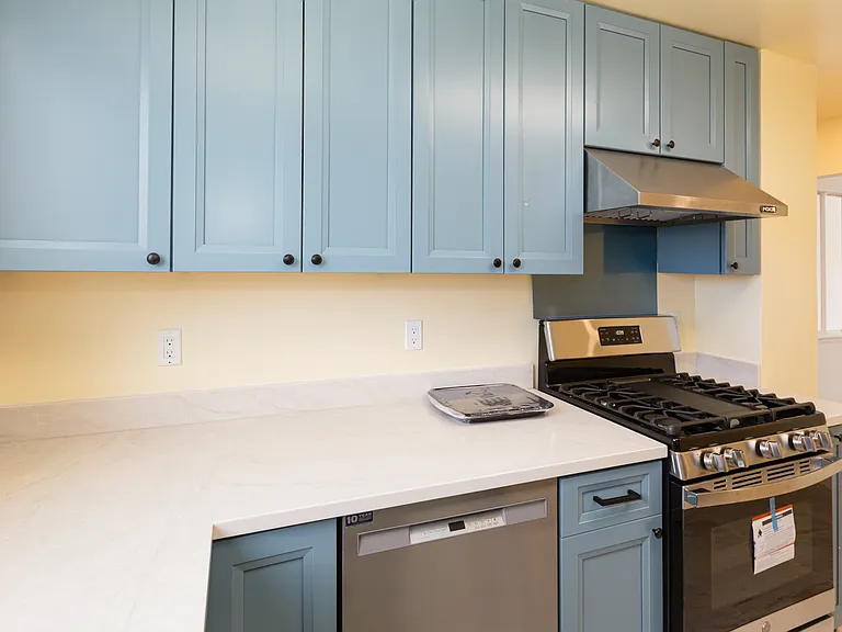 446 Niantic Ave — Photo 21