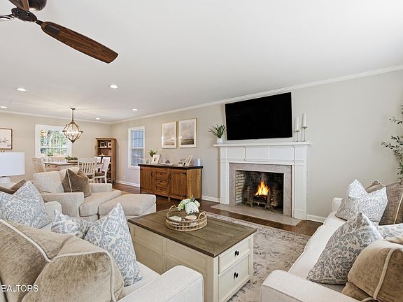 5th image of 204 Whittington Dr