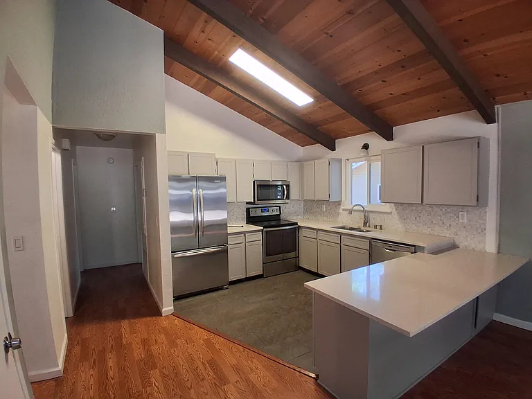 14359 Sinclair Cir — Photo 2