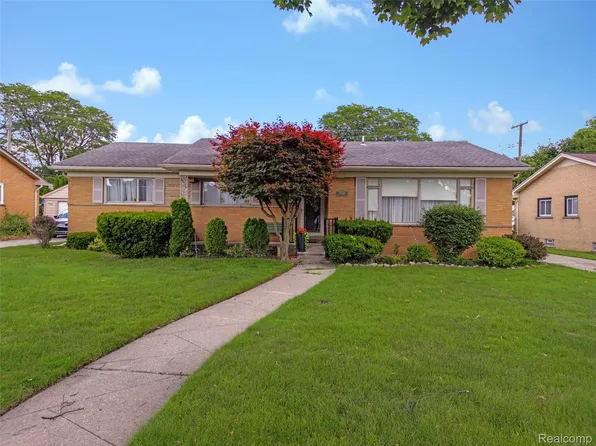 25226 Ridge Cliff Dr, Southfield, MI 48075