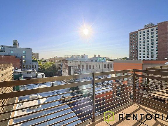 5th image of 836 Dekalb Ave #506B