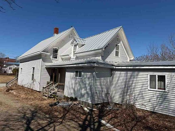3rd image of 72 Calais Ave