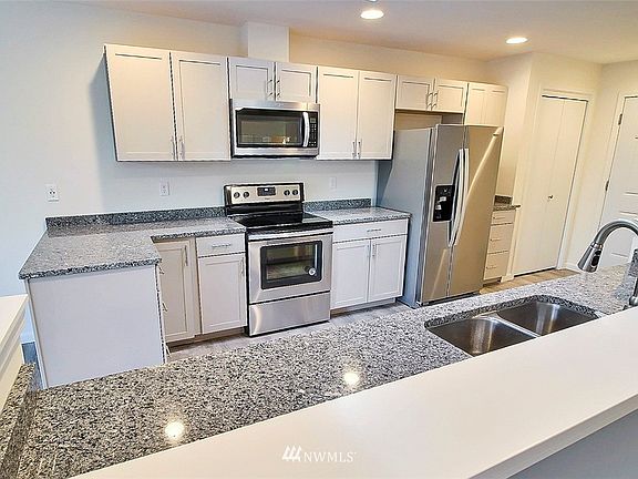 4th image of 150 E Panorama Drive