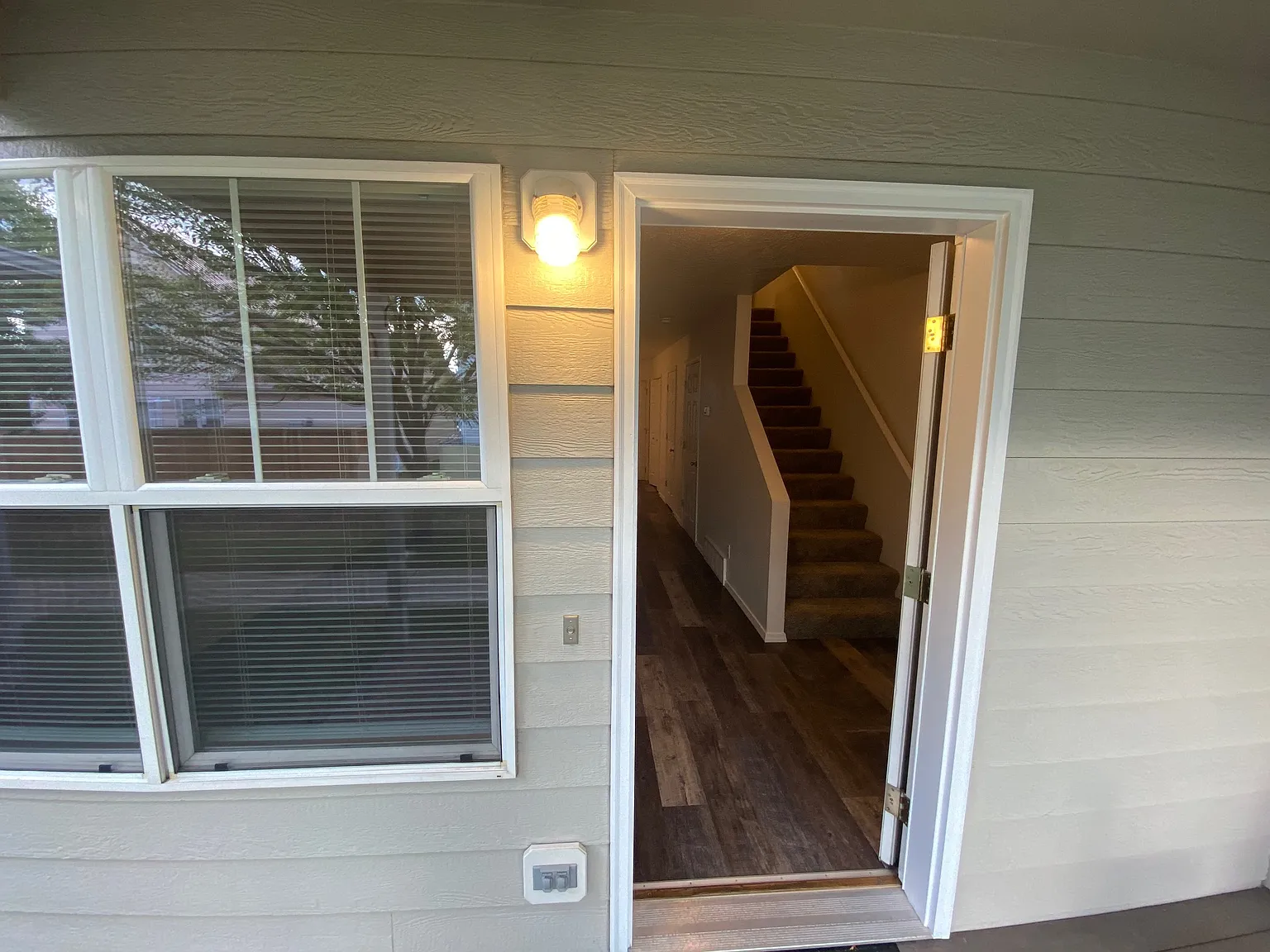 2 bed, 1.5 bath, 1000 sqft, $1,650 — Photo 2