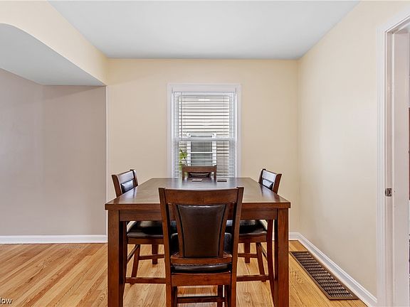 5th image of 719 Sackett Ave
