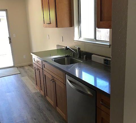 4th image of 8450 Linden Ave