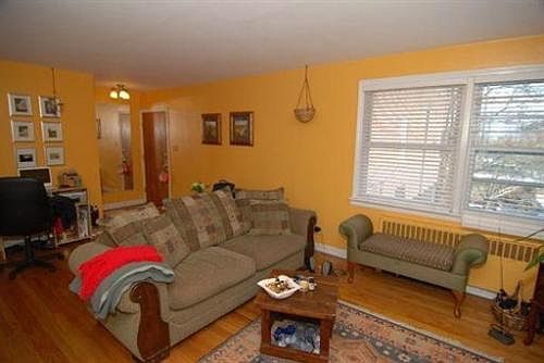 5th image of 7230 N Claremont Ave