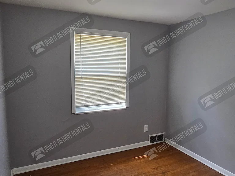 2944 Ewald Cir — Photo 11