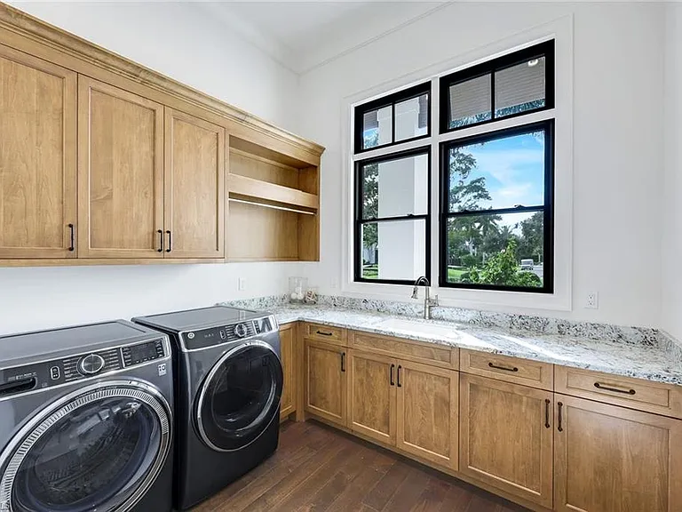 3200 Crayton Rd — Photo 25