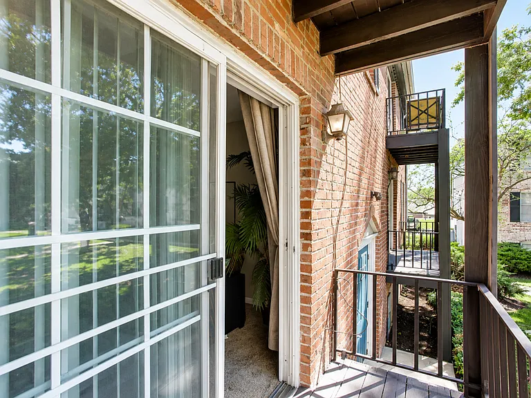 Lenexa Crossing Apartments — Photo 17