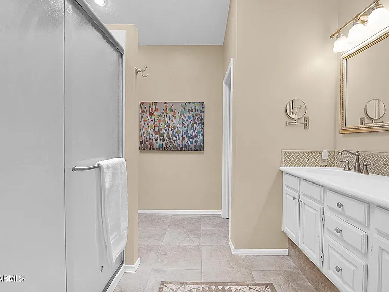 8979 E Gail Rd — Photo 20