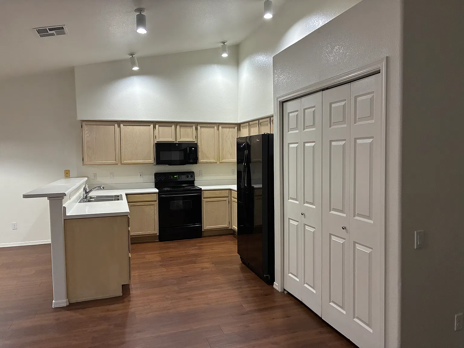 3 bed, 1310 sqft, $1,995 — Photo 3