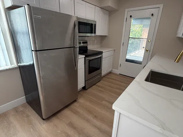 2 Heartwoods Ct APT F, Saint Louis, MO 63132
