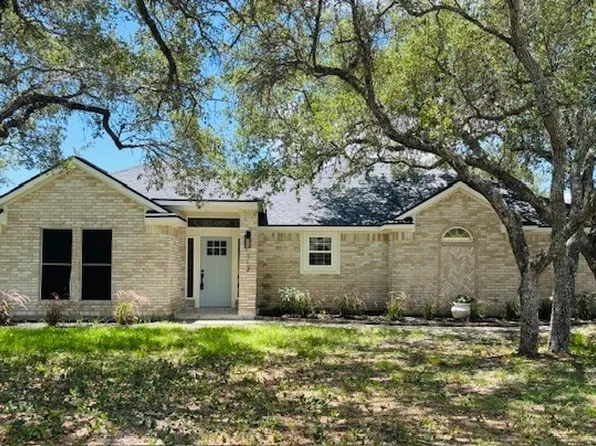 112 S Sierra Woods Dr, Rockport, TX 78382