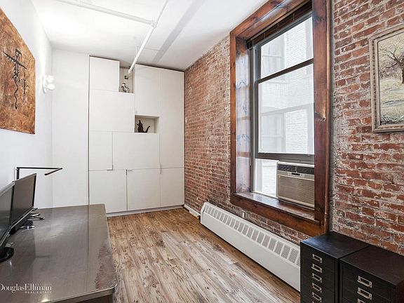 3rd image of 426 West Broadway