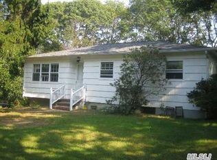 21 Rolling Woods Ct, Wainscott, NY 11975