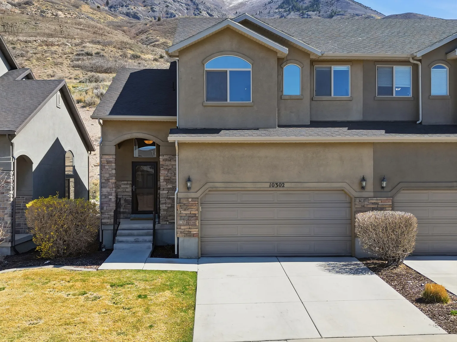 3 bed, 3.5 bath, 2212 sqft, $2,200 — Photo 1
