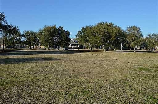 2nd image of 2305 Beach Blvd