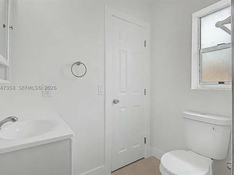 1021 SW 3rd St #6 — Photo 2