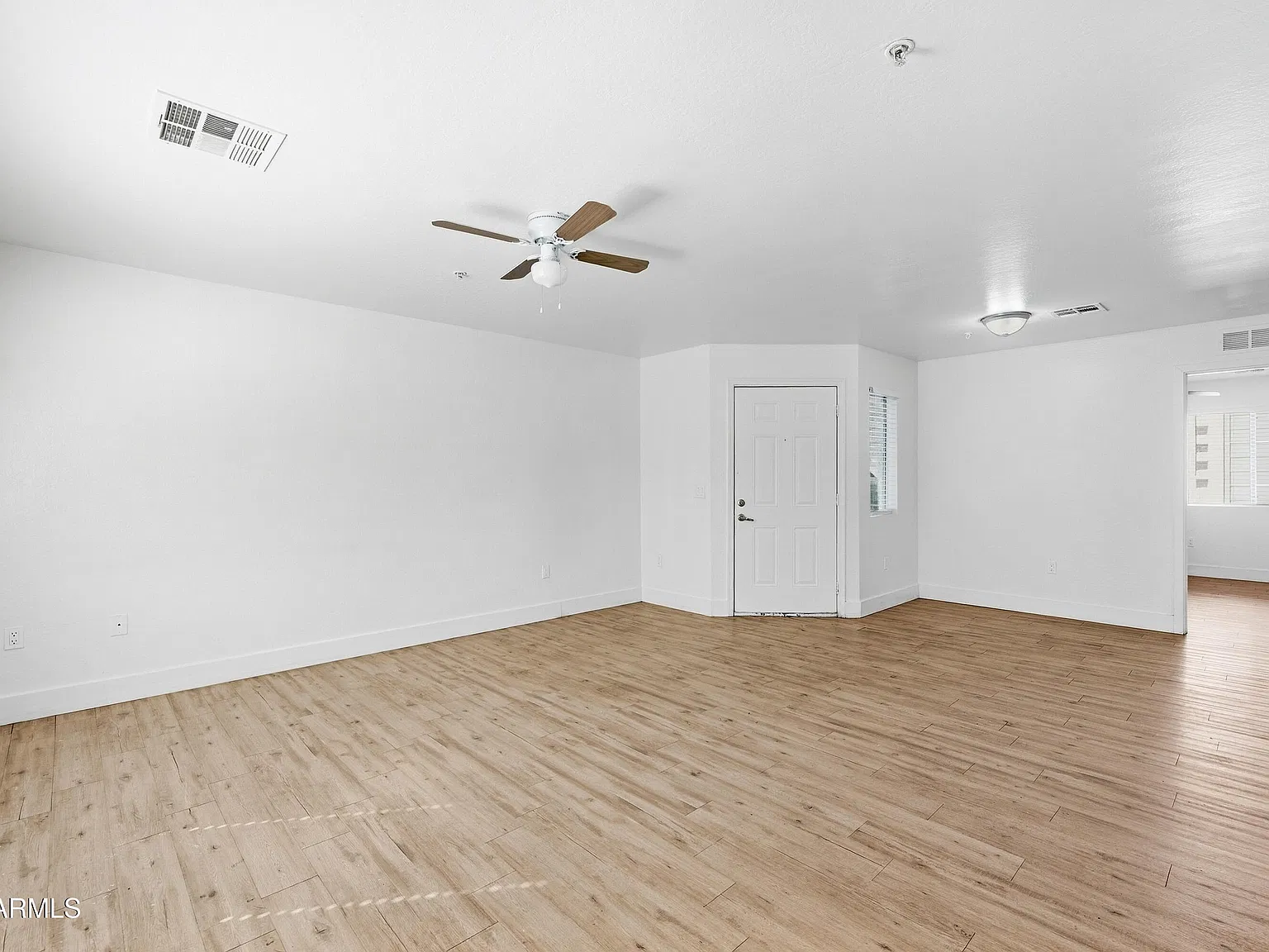 3 bed, 2.0 bath, 1064 sqft, $1,299 — Photo 4