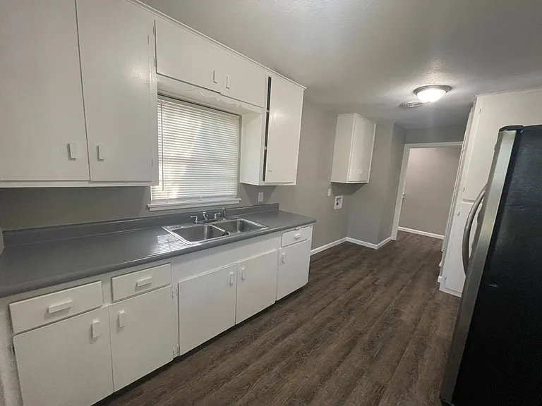 2113 Cloverdale St — Photo 16