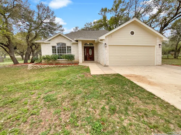 150 COUNTY ROAD 6864, Natalia, TX 78059