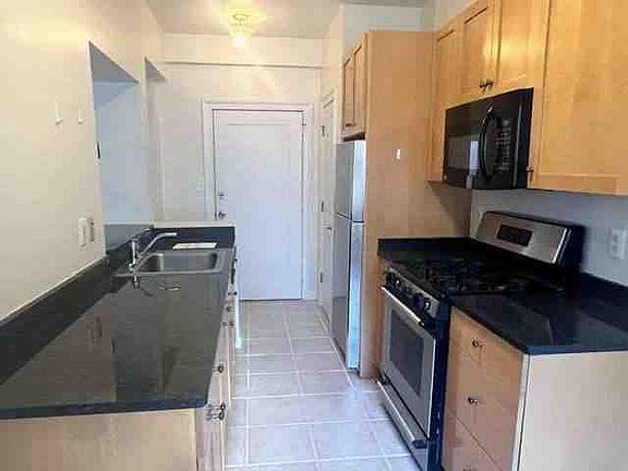 4th image of 3901 Connecticut Ave NW APT 406