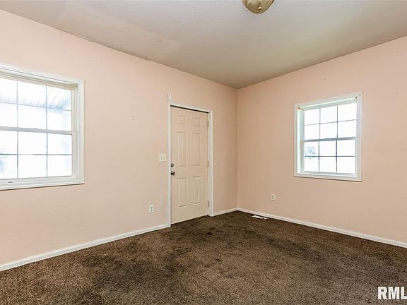 5th image of 1028 E Frye Ave