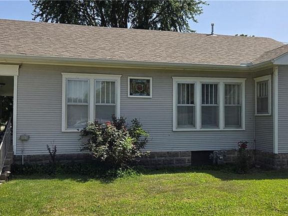 2nd image of 400 S Mount Carmel Rd