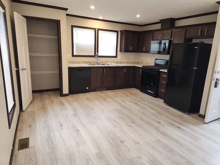 Belle Villa Lake — Photo 21