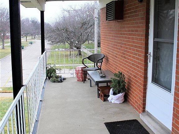 2nd image of 2125 Clawson Ave #201