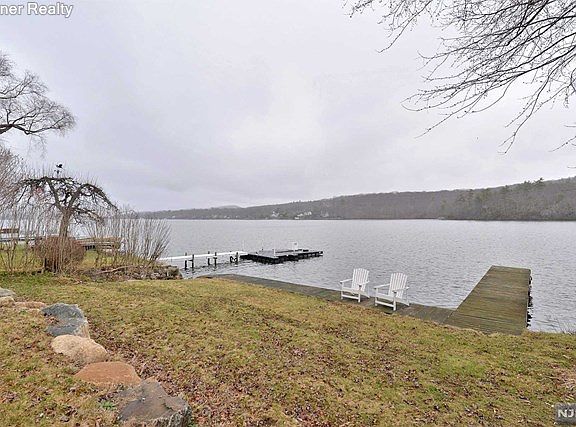 2nd image of 1914 Greenwood Lake Tpke