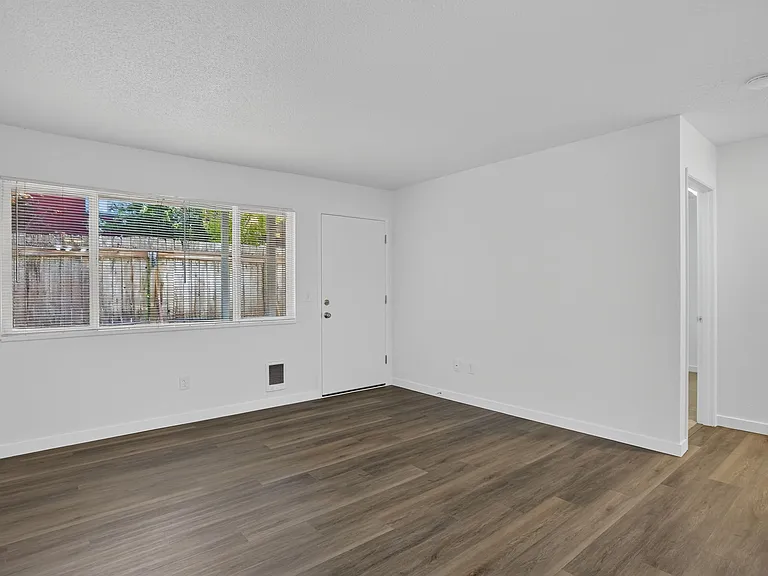2523 NW Savier St — Photo 9