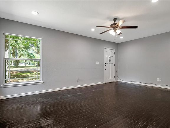 5th image of 1202 Cimmarron St