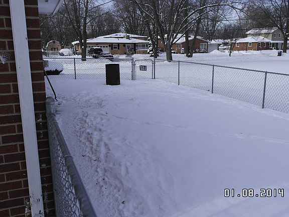 Fenced Side Yard