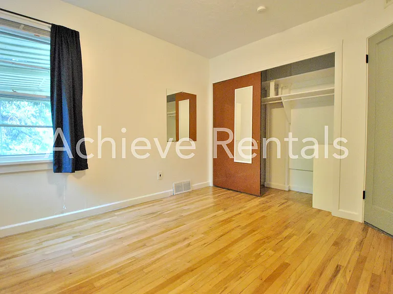 704 N 200 E — Photo 7