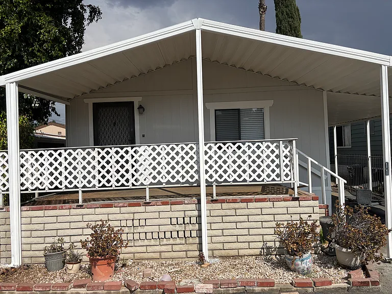 11 Grube St — Photo 1
