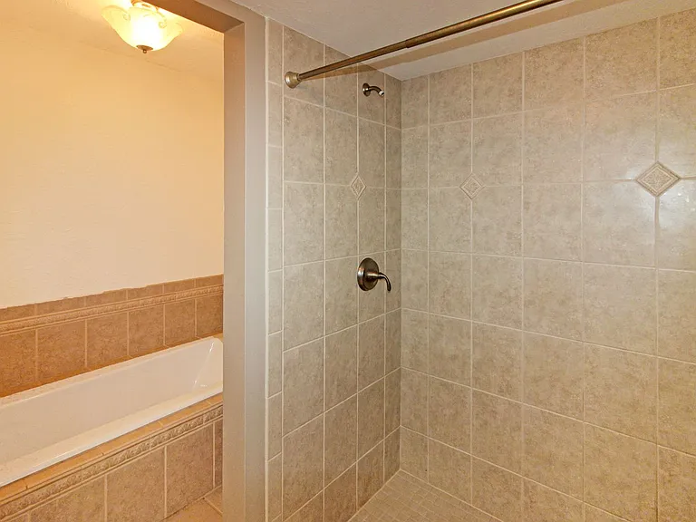 1036 N Cypress Point Dr — Photo 17