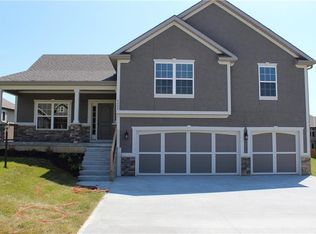4208 Windward Dr, Saint Joseph, MO 64505