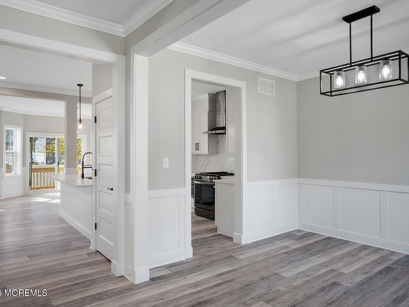 3rd image of 38 Watts Avenue