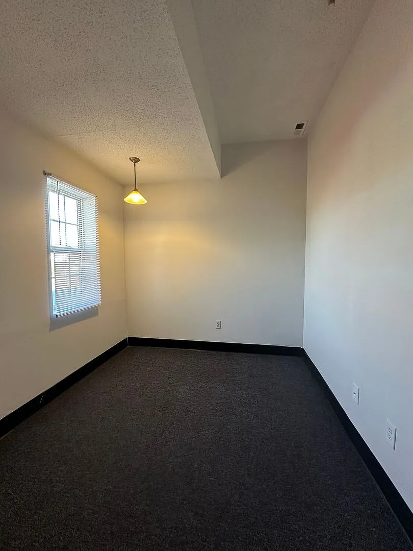 3 Bed 1 Bath Apartment Utilities Included — Photo 3
