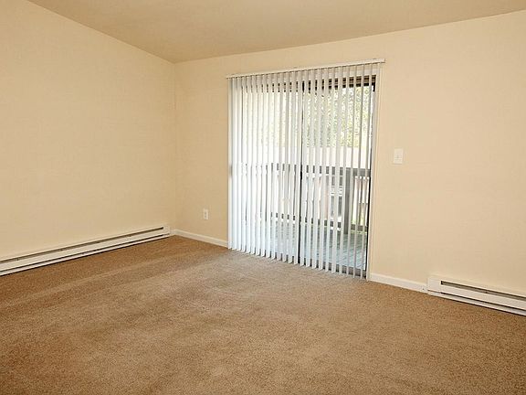 5th image of 604 Turtle Creek South Dr APT 4