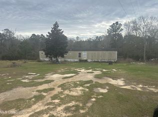 90 Augusta Dr, Carriere, MS 39426