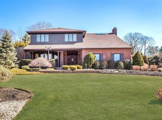24 Dryden Way, Commack, NY 11725